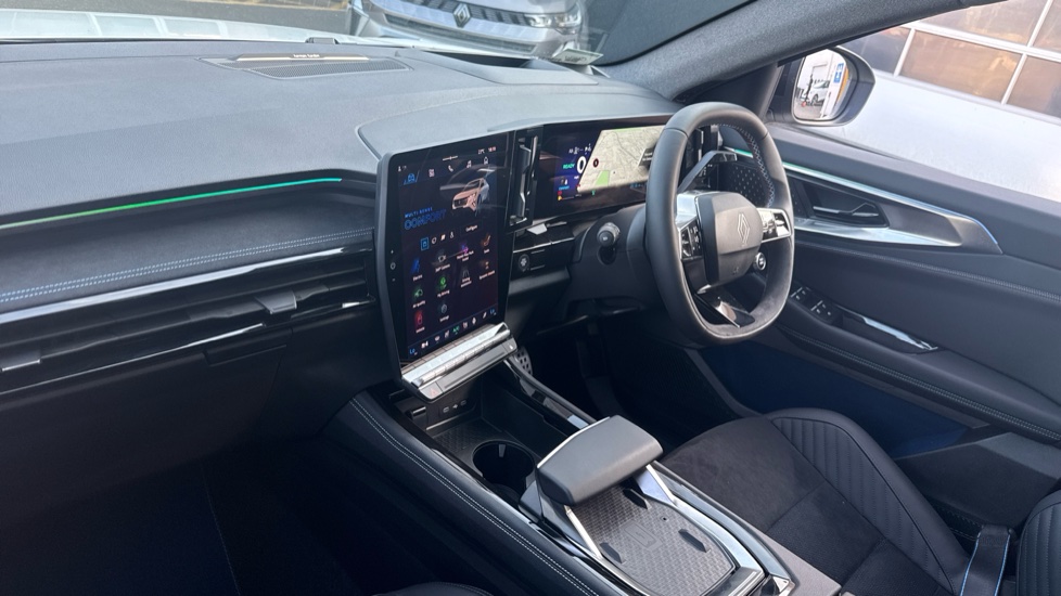 Renault Rafale E-Tech FHEV Iconic Esprit Alpine 5dr Auto 4C Hybrid Estate - Image 9