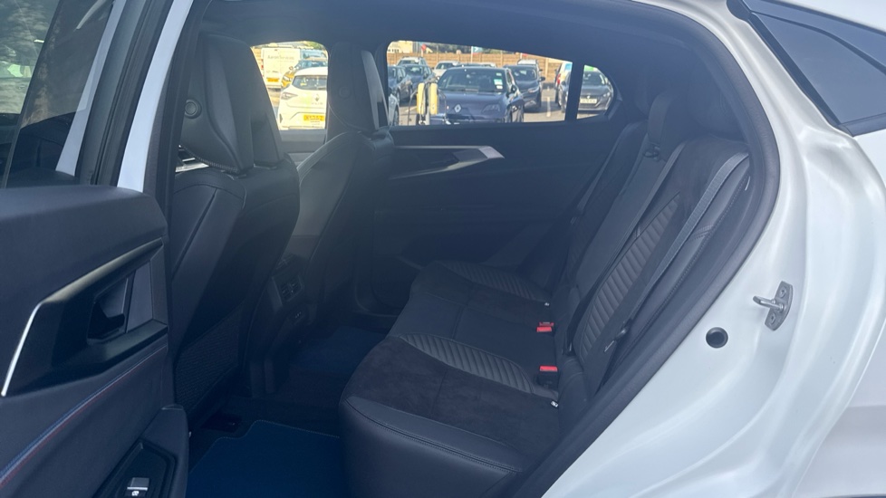 Renault Rafale E-Tech FHEV Iconic Esprit Alpine 5dr Auto 4C Hybrid Estate - Image 16