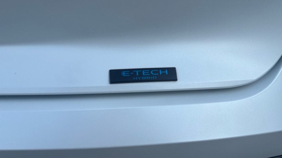 Renault Rafale E-Tech FHEV Iconic Esprit Alpine 5dr Auto 4C Hybrid Estate - Image 24