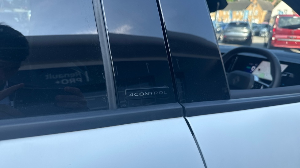 Renault Rafale E-Tech FHEV Iconic Esprit Alpine 5dr Auto 4C Hybrid Estate - Image 28