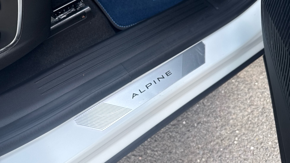Renault Rafale E-Tech FHEV Iconic Esprit Alpine 5dr Auto 4C Hybrid Estate - Image 30