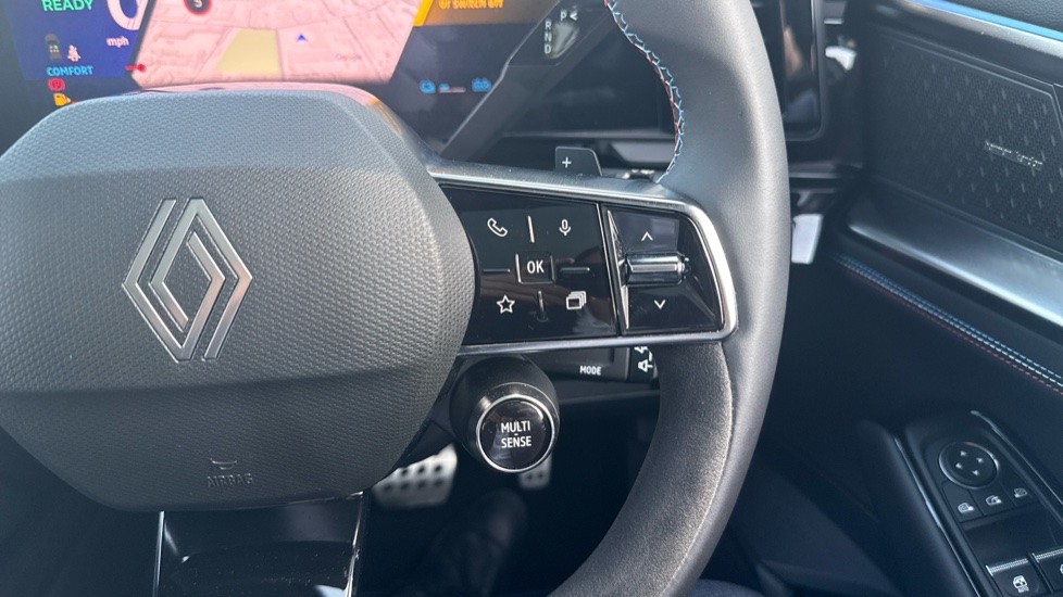 Renault Rafale E-Tech FHEV Iconic Esprit Alpine 5dr Auto 4C Hybrid Estate - Image 32