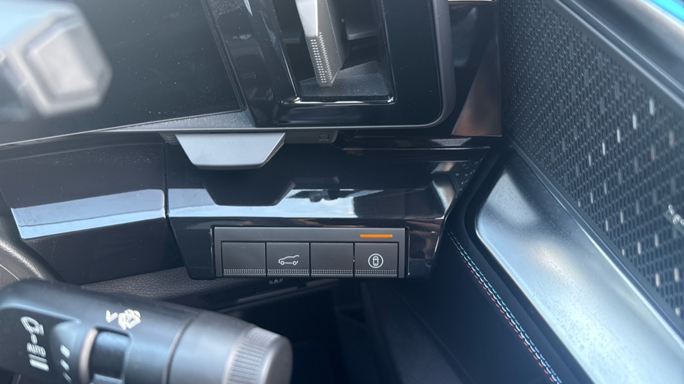 Renault Rafale E-Tech FHEV Iconic Esprit Alpine 5dr Auto 4C Hybrid Estate - Image 36