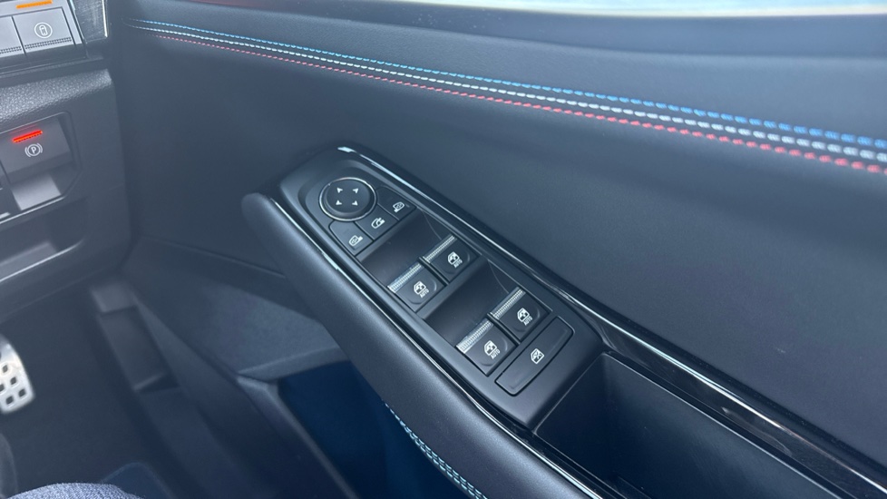 Renault Rafale E-Tech FHEV Iconic Esprit Alpine 5dr Auto 4C Hybrid Estate - Image 37