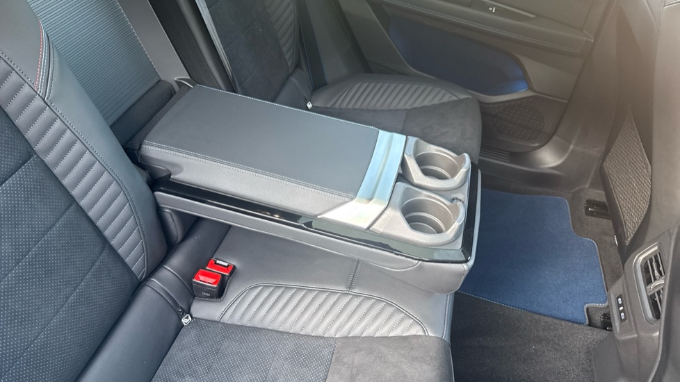 Renault Rafale E-Tech FHEV Iconic Esprit Alpine 5dr Auto 4C Hybrid Estate - Image 46