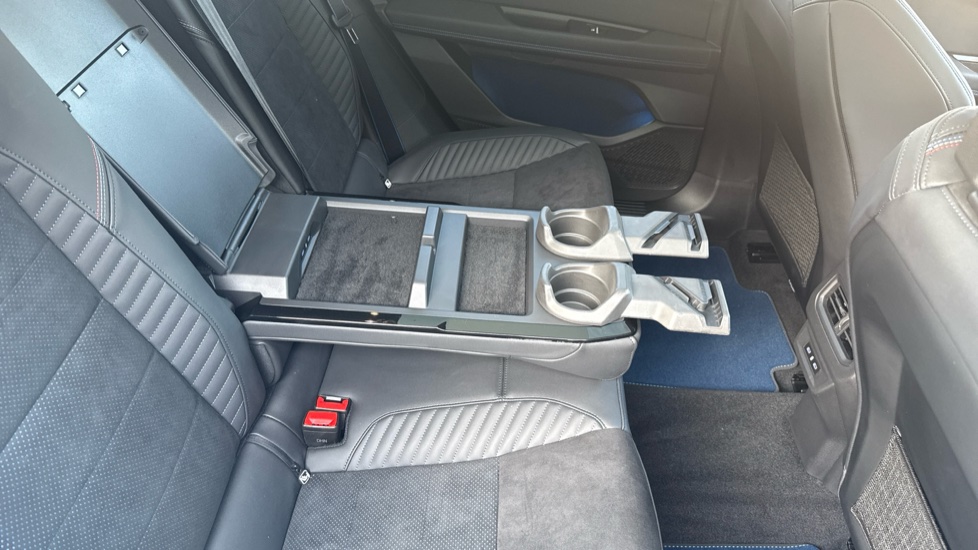 Renault Rafale E-Tech FHEV Iconic Esprit Alpine 5dr Auto 4C Hybrid Estate - Image 47