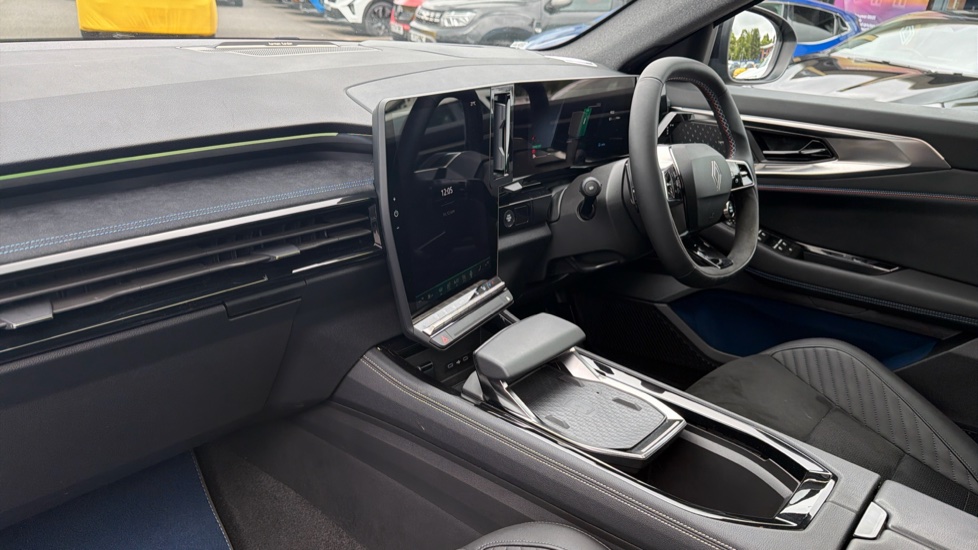 Renault Rafale E-Tech FHEV Iconic Esprit Alpine 5dr Auto 4C Hybrid Estate - Image 9