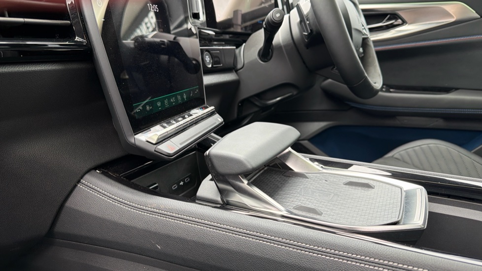 Renault Rafale E-Tech FHEV Iconic Esprit Alpine 5dr Auto 4C Hybrid Estate - Image 13