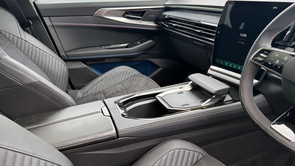 Renault Rafale E-Tech FHEV Iconic Esprit Alpine 5dr Auto 4C Hybrid Estate - Image 14