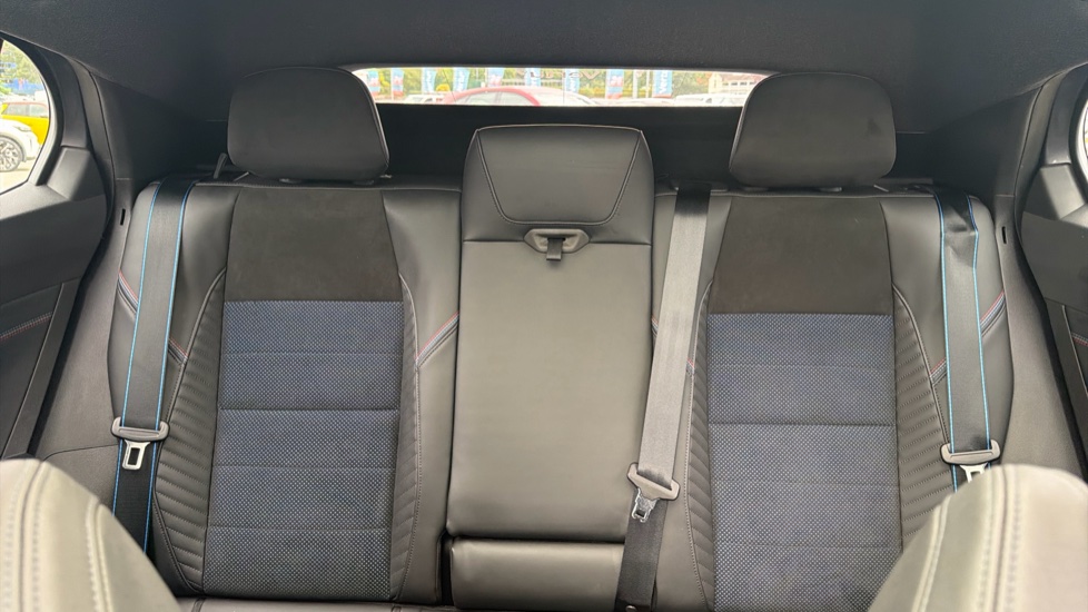 Renault Rafale E-Tech FHEV Iconic Esprit Alpine 5dr Auto 4C Hybrid Estate - Image 15