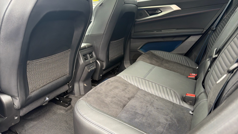 Renault Rafale E-Tech FHEV Iconic Esprit Alpine 5dr Auto 4C Hybrid Estate - Image 16