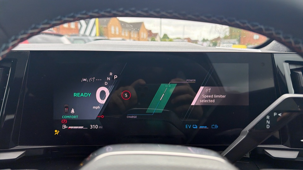 Renault Rafale E-Tech FHEV Iconic Esprit Alpine 5dr Auto 4C Hybrid Estate - Image 18