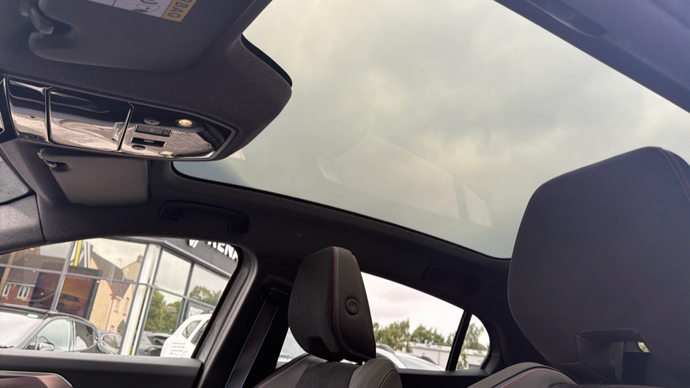 Renault Rafale E-Tech FHEV Iconic Esprit Alpine 5dr Auto 4C Hybrid Estate - Image 21