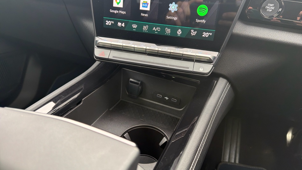 Renault Rafale E-Tech FHEV Iconic Esprit Alpine 5dr Auto 4C Hybrid Estate - Image 29