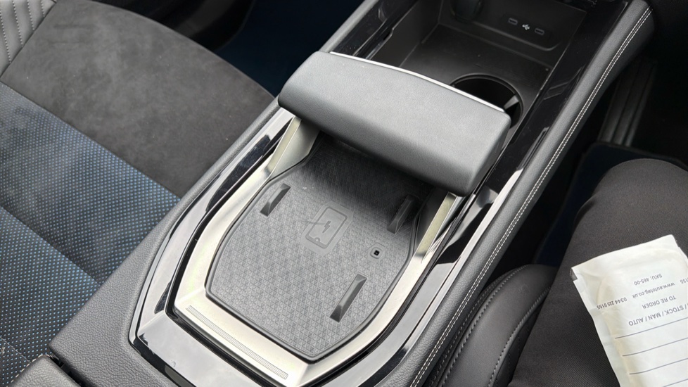 Renault Rafale E-Tech FHEV Iconic Esprit Alpine 5dr Auto 4C Hybrid Estate - Image 30