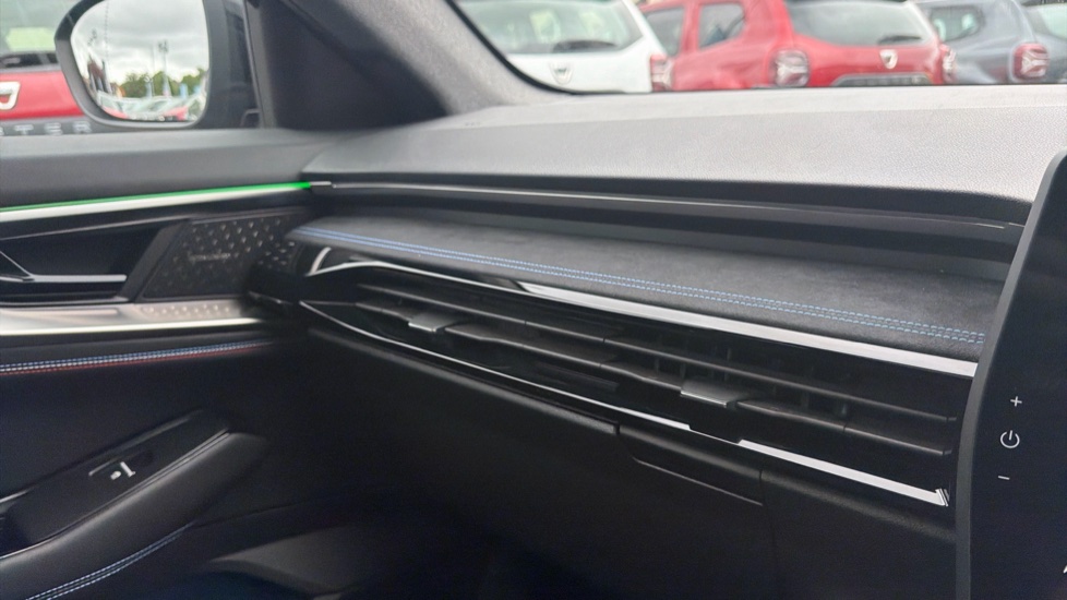 Renault Rafale E-Tech FHEV Iconic Esprit Alpine 5dr Auto 4C Hybrid Estate - Image 32
