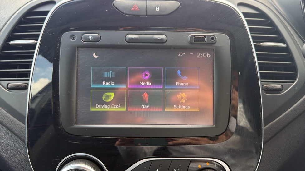 Renault Captur 0.9 TCE 90 Dynamique S Nav 5dr Petrol Hatchback - Image 12