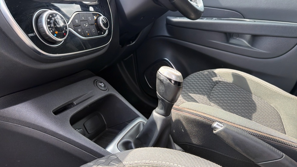 Renault Captur 0.9 TCE 90 Dynamique S Nav 5dr Petrol Hatchback - Image 13