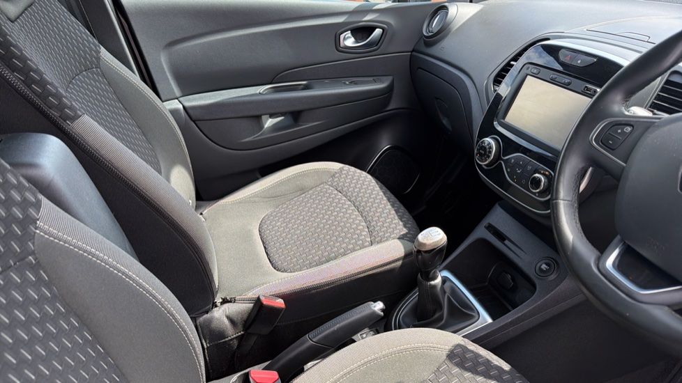 Renault Captur 0.9 TCE 90 Dynamique S Nav 5dr Petrol Hatchback - Image 14