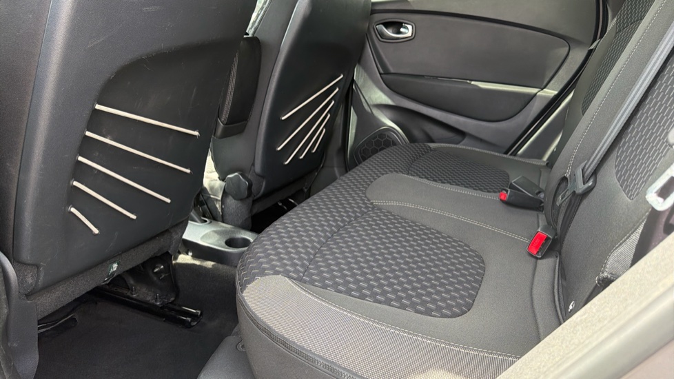 Renault Captur 0.9 TCE 90 Dynamique S Nav 5dr Petrol Hatchback - Image 16