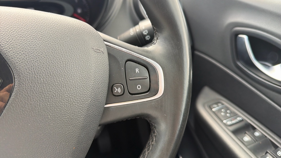 Renault Captur 0.9 TCE 90 Dynamique S Nav 5dr Petrol Hatchback - Image 23