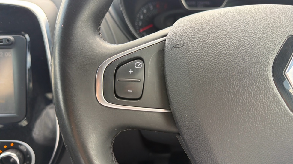 Renault Captur 0.9 TCE 90 Dynamique S Nav 5dr Petrol Hatchback - Image 24