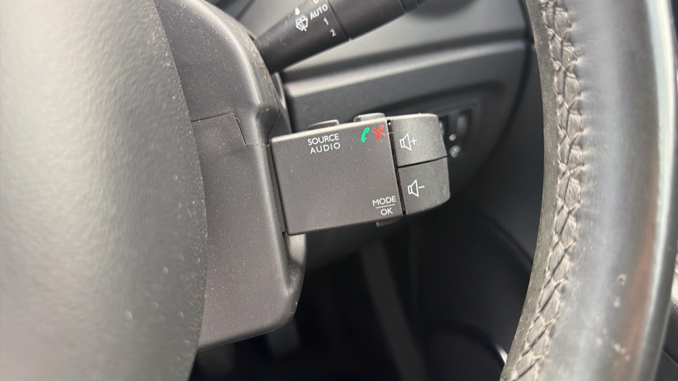 Renault Captur 0.9 TCE 90 Dynamique S Nav 5dr Petrol Hatchback - Image 25