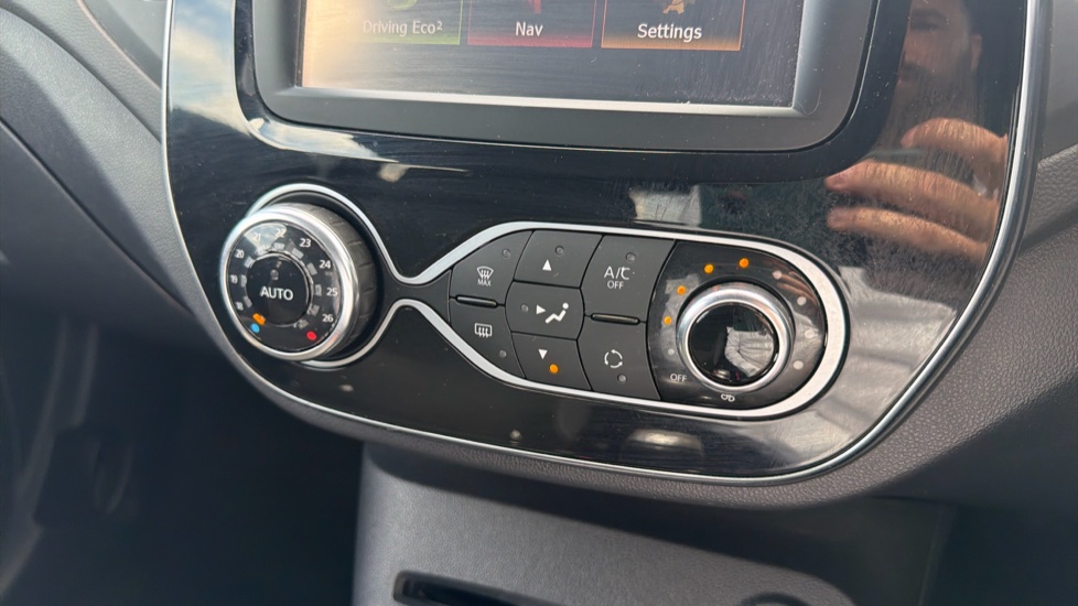 Renault Captur 0.9 TCE 90 Dynamique S Nav 5dr Petrol Hatchback - Image 28