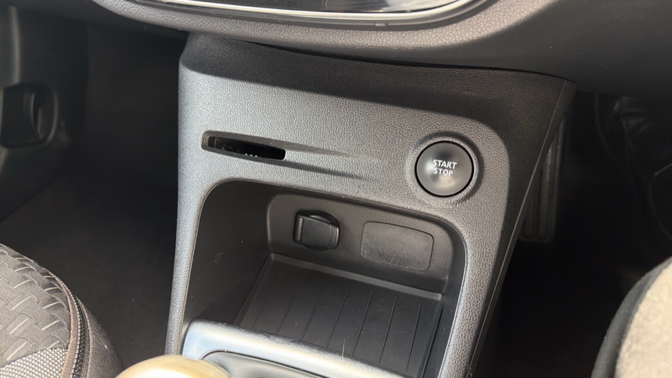 Renault Captur 0.9 TCE 90 Dynamique S Nav 5dr Petrol Hatchback - Image 29