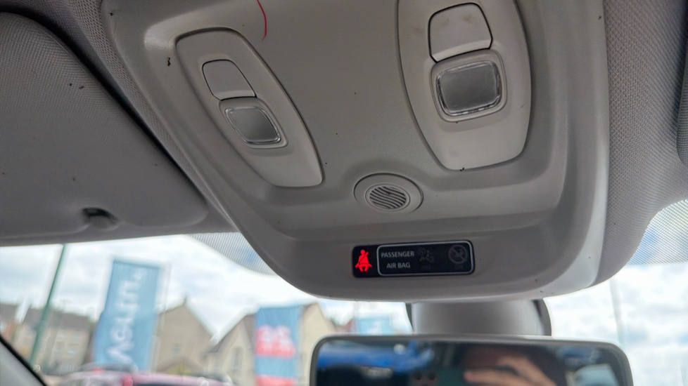 Renault Captur 0.9 TCE 90 Dynamique S Nav 5dr Petrol Hatchback - Image 31