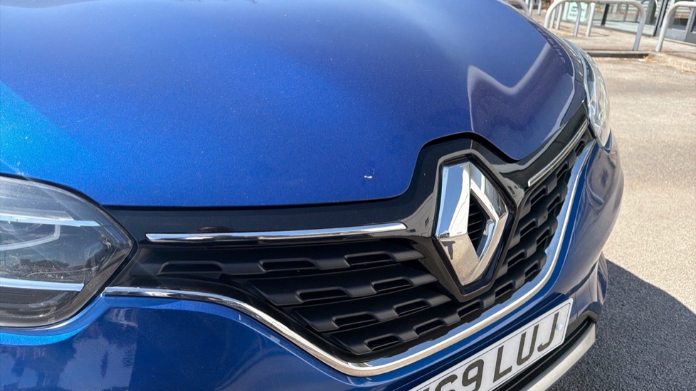 Renault Kadjar 1.3 TCE 160 S Edition 5dr Petrol Hatchback - Image 8