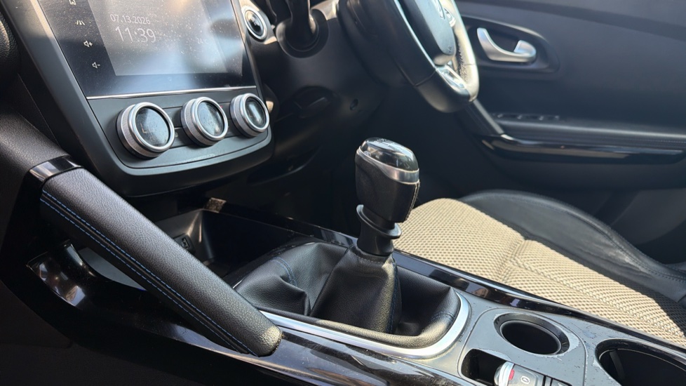 Renault Kadjar 1.3 TCE 160 S Edition 5dr Petrol Hatchback - Image 13