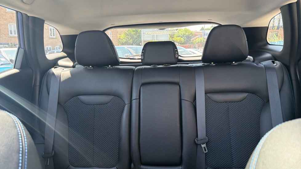 Renault Kadjar 1.3 TCE 160 S Edition 5dr Petrol Hatchback - Image 15