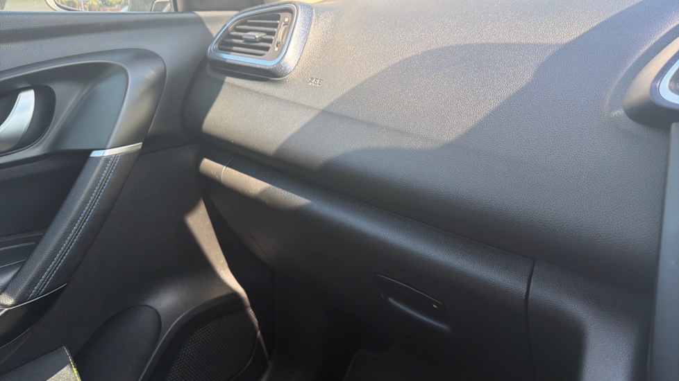 Renault Kadjar 1.3 TCE 160 S Edition 5dr Petrol Hatchback - Image 34
