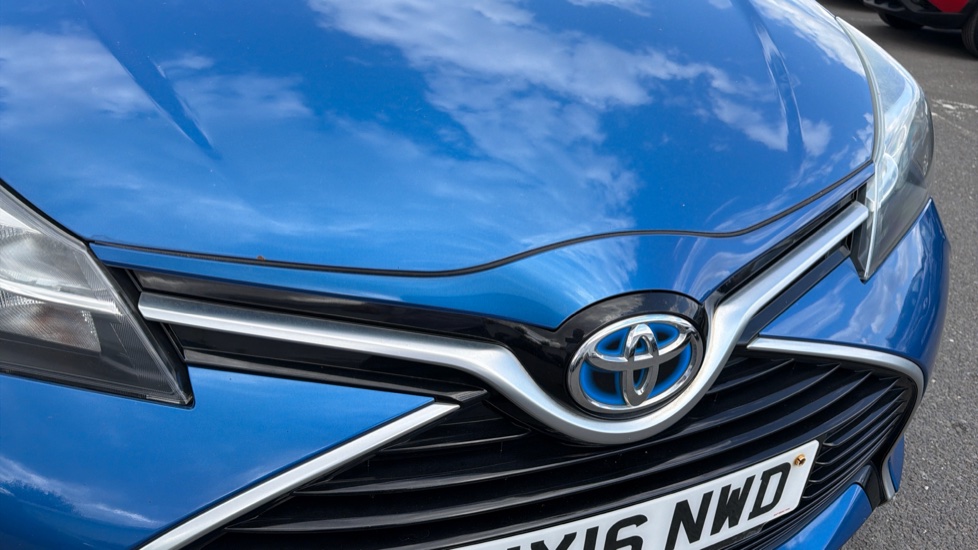 Toyota Yaris 1.5 Hybrid Icon 5dr CVT Hybrid Hatchback - Image 8