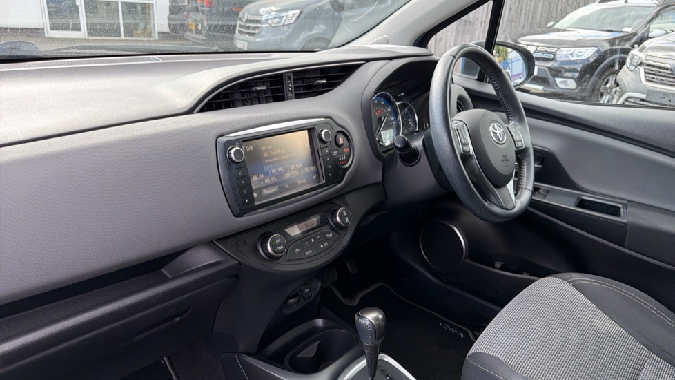 Toyota Yaris 1.5 Hybrid Icon 5dr CVT Hybrid Hatchback - Image 9