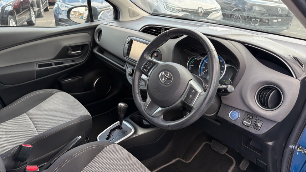 Toyota Yaris 1.5 Hybrid Icon 5dr CVT Hybrid Hatchback - Image 11