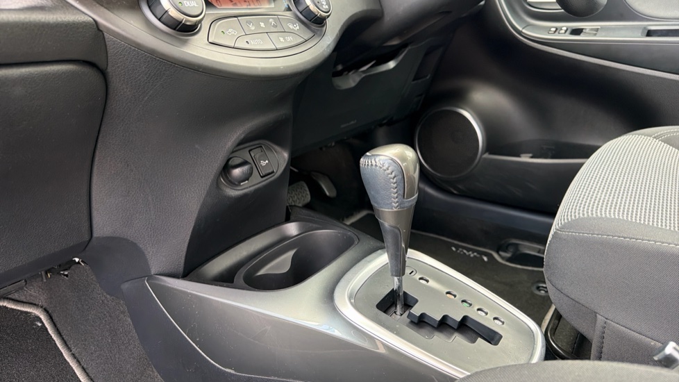Toyota Yaris 1.5 Hybrid Icon 5dr CVT Hybrid Hatchback - Image 13