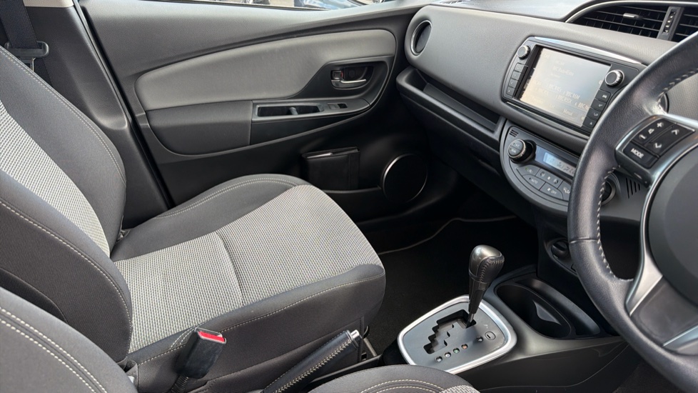 Toyota Yaris 1.5 Hybrid Icon 5dr CVT Hybrid Hatchback - Image 14