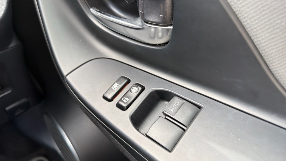 Toyota Yaris 1.5 Hybrid Icon 5dr CVT Hybrid Hatchback - Image 21