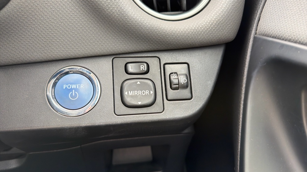Toyota Yaris 1.5 Hybrid Icon 5dr CVT Hybrid Hatchback - Image 22