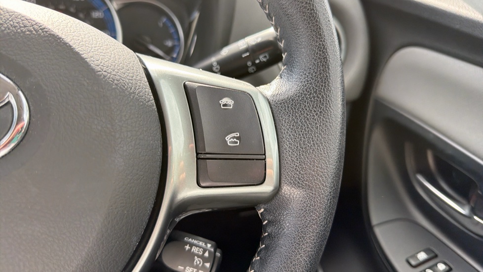 Toyota Yaris 1.5 Hybrid Icon 5dr CVT Hybrid Hatchback - Image 23