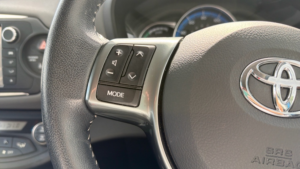 Toyota Yaris 1.5 Hybrid Icon 5dr CVT Hybrid Hatchback - Image 25
