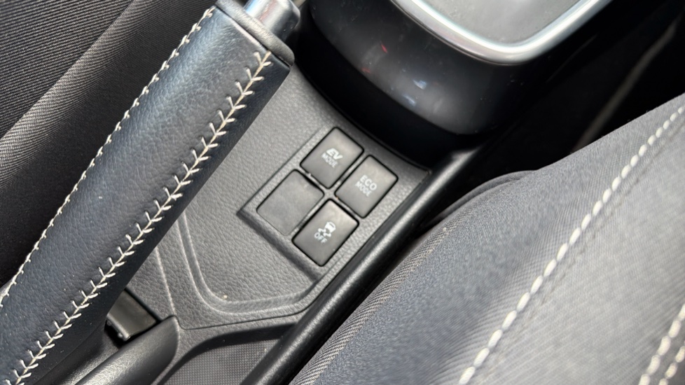 Toyota Yaris 1.5 Hybrid Icon 5dr CVT Hybrid Hatchback - Image 29