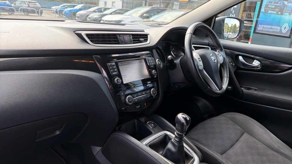 Nissan Qashqai 1.5 dCi N-Tec 5dr Diesel Hatchback - Image 9