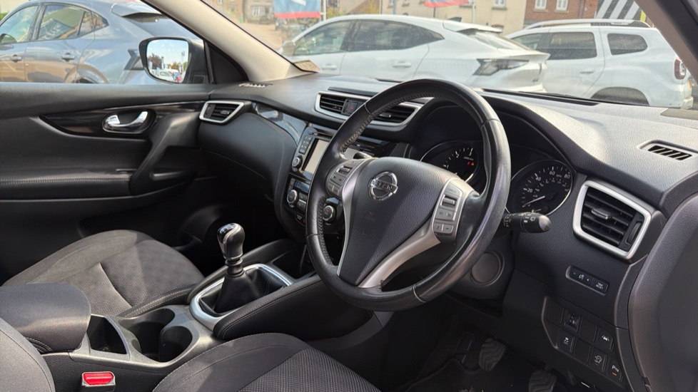 Nissan Qashqai 1.5 dCi N-Tec 5dr Diesel Hatchback - Image 11