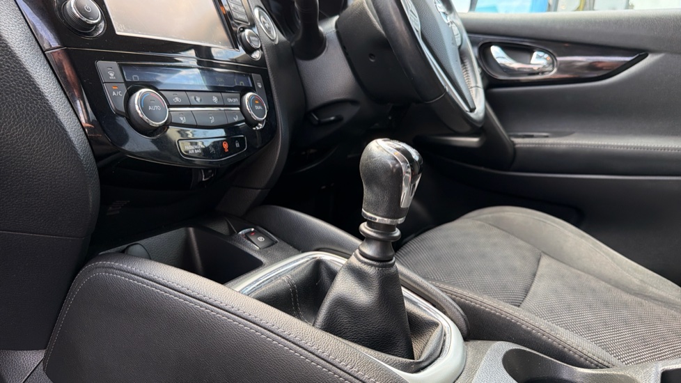 Nissan Qashqai 1.5 dCi N-Tec 5dr Diesel Hatchback - Image 13