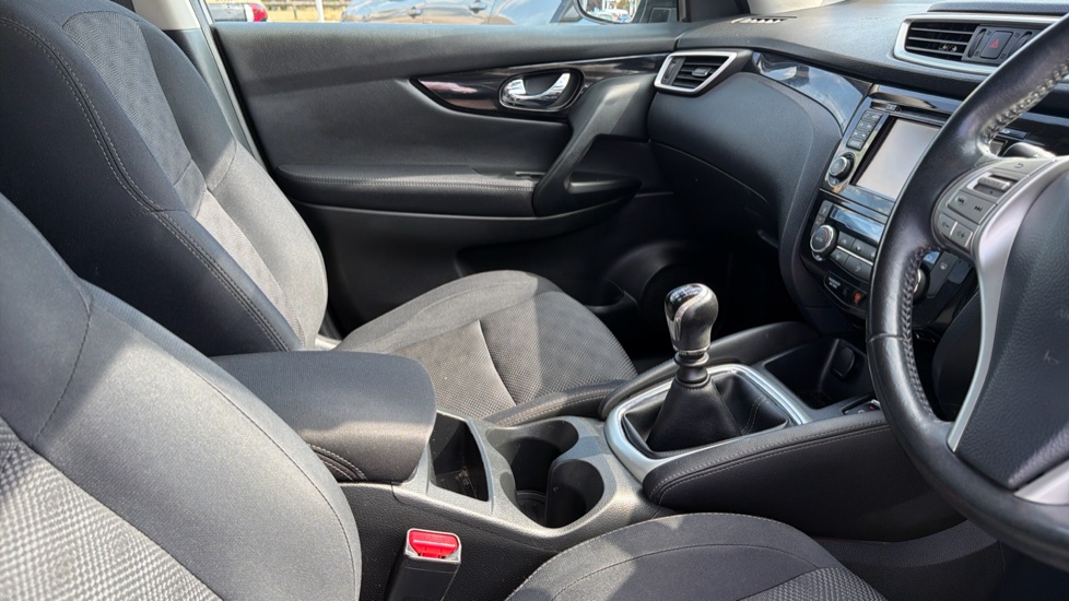 Nissan Qashqai 1.5 dCi N-Tec 5dr Diesel Hatchback - Image 14