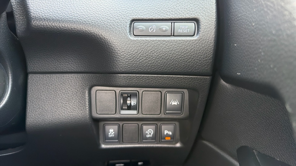 Nissan Qashqai 1.5 dCi N-Tec 5dr Diesel Hatchback - Image 22