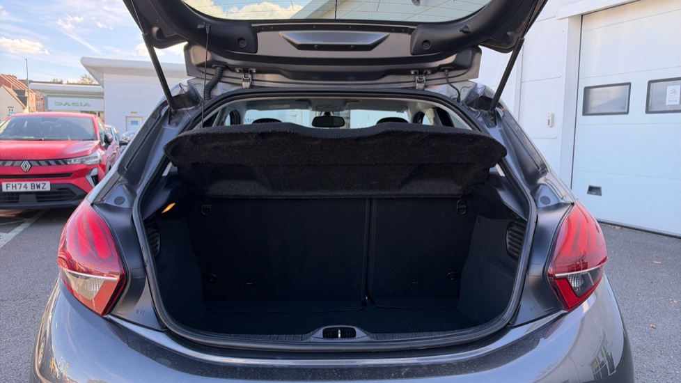 Peugeot 208 1.2 PureTech 82 Allure 5dr Petrol Hatchback - Image 4